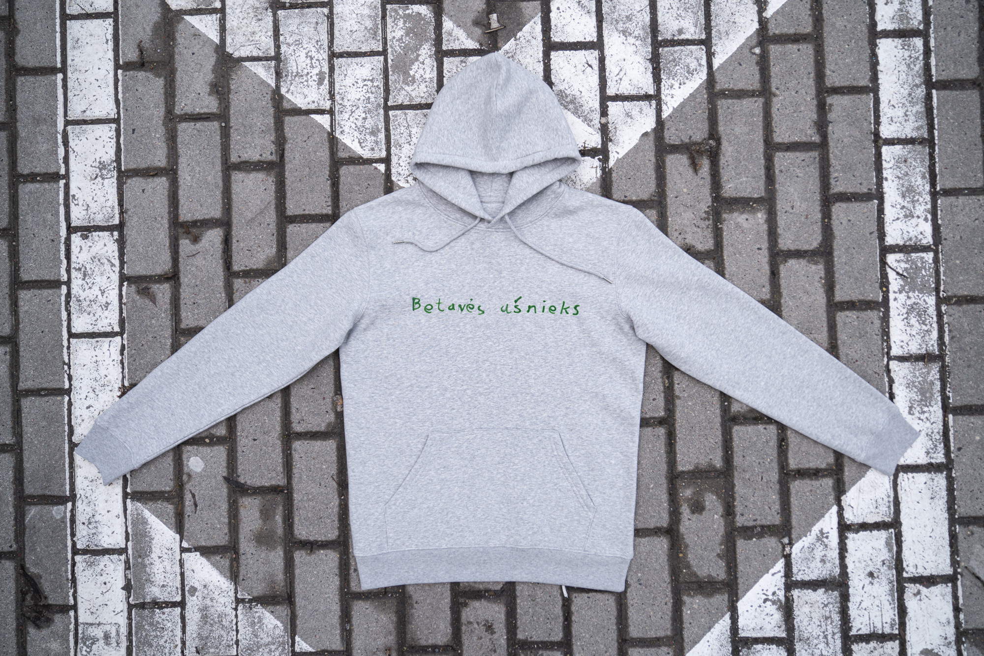 BE TAVĖS AŠ NIEKS • džempas